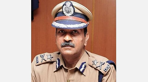 புலனாய்வை மேம்படுத்தும் விதமாக சைபர் குற்றப்பிரிவு போலீஸாருக்கு மடிக்கணினிகள்: காவல் ஆணையர் மகேஷ் குமார் அகர்வால் வழங்கினார்