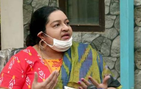 சசிகலாவின் சொத்துகள் முடக்கம்: ஜெ.தீபக், ஜெ.தீபாவுக்கு நோட்டீஸ்