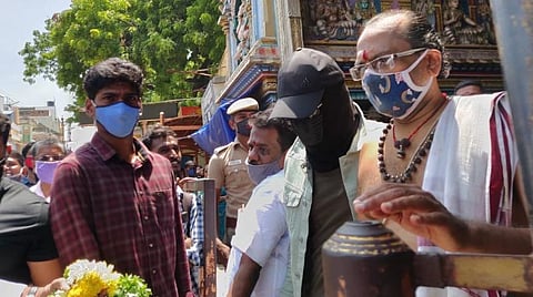 பல்வேறு கோயில்களில் சாமி தரிசனம் செய்த சிம்பு