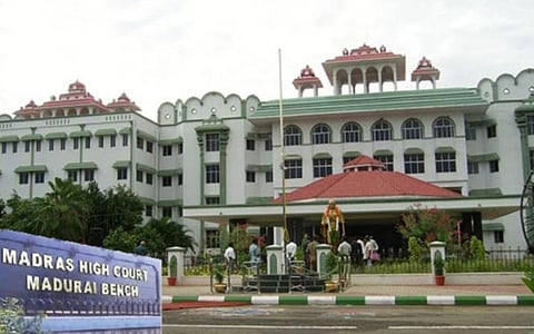 நில அளவீட்டுப் பணியை 30 நாட்களில் முடிக்காத அதிகாரிகளை பணி நீக்கம் செய்யலாம்- உயர் நீதிமன்றம் உத்தரவு