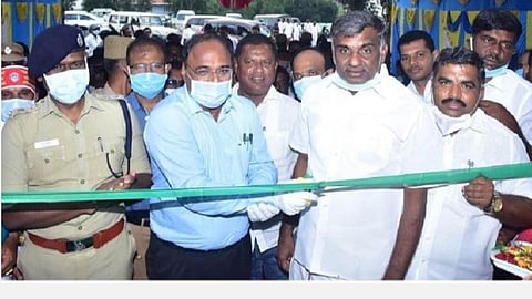 ஏலகிரி மலையில் ரூ.2.81 கோடி மதிப்பில் அமைக்கப்பட்ட நிரந்தர கோடை விழா அரங்கை வணிகவரித்துறை அமைச்சர் கே.சி.வீரமணி இன்று திறந்து வைத்தார்.