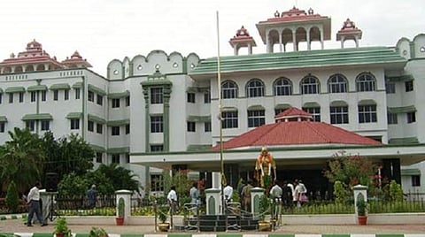 கிராமப்புற மாணவர்களின் வருத்தங்களும், வேதனைகளும் அளவிடற்கரியது: அரசுப் பள்ளி மாணவர்கள் உள் ஒதுக்கீடு வழக்கு விசாரணையில் கண்கலங்கிய நீதிபதி கிருபாகரன்