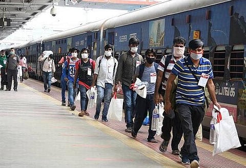 தமிழ்நாட்டிலிருந்து இயக்கப்பட்ட ‘ஷ்ரமிக்’ ரயில்ளுக்கான கட்டணத்தில் மத்திய அரசின் பங்களிப்பு எதுவும் இல்லை: ஆர்டிஐ தகவல்