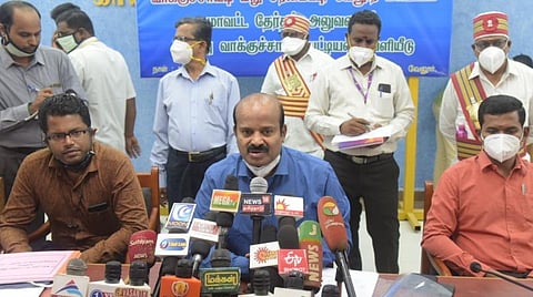 செய்தியாளர்கள் சந்திப்பில் வேலூர் மாவட்ட ஆட்சியர் சண்முகசுந்தரம்.