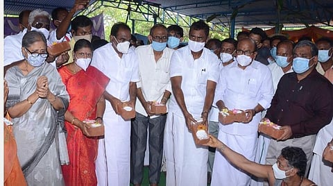 பி.ஏ.பி. கண்ட வி.கே.பழனிசாமிக்கு ரூ.1 கோடியில் மணி மண்டபம்: அமைச்சர் வேலுமணி அடிக்கல் நாட்டினார் 