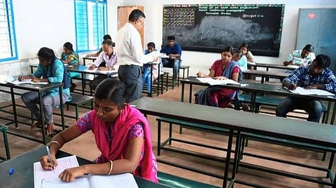டிஎன்பிஎஸ்சி மோசடி: 43 அரசு ஊழியர்கள் இடைநீக்கம்