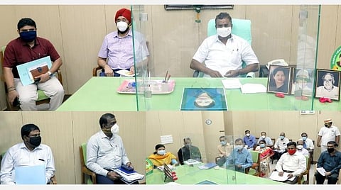 பருவமழைக் காலம்; நீர்நிலைகளைப் பாதுகாப்பது குறித்து நடவடிக்கை எடுக்க வேண்டும்: அமைச்சர் வேலுமணி உத்தரவு 