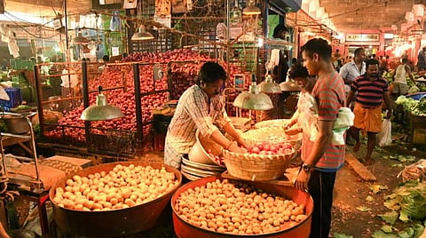 கரோனா பரவலை தடுக்க இந்த ஆண்டு ஆயுதபூஜை சிறப்பு சந்தை நடைபெறாது: கோயம்பேடு சந்தை நிர்வாகம் தகவல்