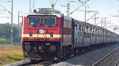 நாடு முழுவதும் இயக்கப்படும் 200-க்கும் மேற்பட்ட மெயில், பயணிகள் ரயில்கள் விரைவு ரயில்களாக மாற்றம்