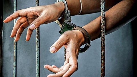 கேரள வியாபாரியை மிரட்டி ரூ.45 லட்சம் கொள்ளை: 5 பேர் கைது