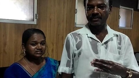 கடத்தப்பட்ட பெண்ணை மீட்கக் கோரி சிவகங்கை ஆட்சியர் அலுவலகத்தில் தந்தை உட்பட 3 பேர் தீக்குளிக்க முயற்சி