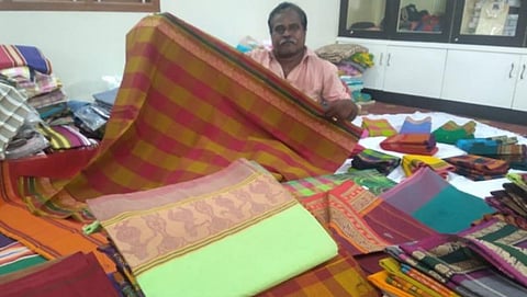 தீபாவளியால் புத்துயிர் பெற்ற செட்டிநாடு கைத்தறி கண்டாங்கி சேலைகள் தயாரிப்பு