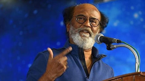 சமூக வலைதளங்களில் வெளியான அறிக்கை என்னுடையதல்ல; தகுந்த நேரத்தில் அரசியல் நிலைப்பாட்டைத் தெரிவிப்பேன்: ரஜினி ட்வீட்