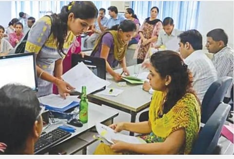 50 சதவீதம் கூட நிரம்பாத பொறியியல் இடங்கள்: குறைவது ஆர்வமா, தரமா?- ஓர் அலசல்