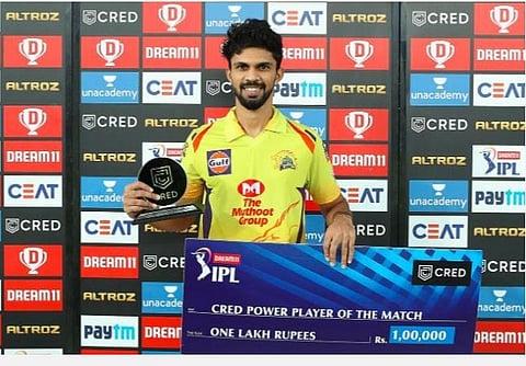கண்கெட்ட பிறகு சூரியநமஸ்காரம் என்ற மூதுரைக்கேற்ப ருதுராஜிடம் ‘ஸ்பார்க்’ கண்ட தோனி- புகழ்ந்து தள்ளினார்