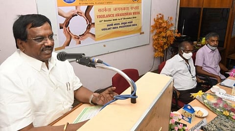 ஊழல் ஒழிப்பு கருத்தரங்கில் பேசுகிறார் தமிழ்நாடு தொழில் வர்த்தக சங்கத் தலைவர் ஜெகதீசன். படம்: ஆர்.அசோக்.
