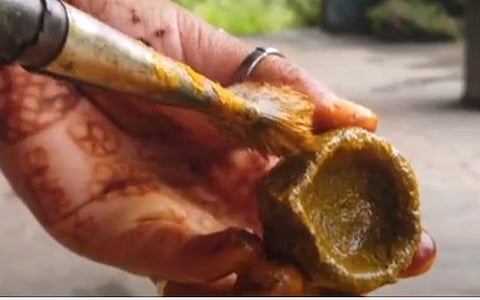 மாட்டுச் சாணத்தில் அகல் விளக்கு தயாராகிறது | பிரதிநிதித்துவப் படம்.