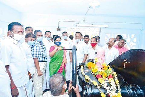 திருநெல்வேலி, தூத்துக்குடி மாவட்ட பாசனத்துக்காக பாபநாசம்  அணையில்  இருந்து ஆட்சியர் ஷில்பா பிரபாகர் சதீஷ் தண்ணீரை திறந்து வைத்தார்.