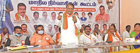 சேலத்தில் பாஜக-வின் பிரச்சாரம் மற்றும் வெளியீட்டுப் பிரிவின் மாநில நிர்வாகிகள் கூட்டம்  நடைபெற்றது. இதில், மாநில பிரச்சாரப் பிரிவு தலைவர் குமரி கிருஷ்ணன் பேசினார்.		                                    படம்: எஸ்.குரு பிரசாத்