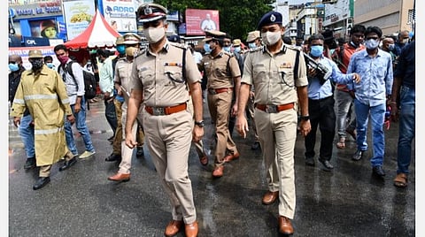 முகக்கவசம் அணியாமல் வரும் வாடிக்கையாளர்களை அனுமதிக்கக் கூடாது: தி.நகரில் பாதுகாப்பு ஏற்பாடுகள் குறித்த ஆய்வுக்குப் பின் காவல் ஆணையர் பேட்டி