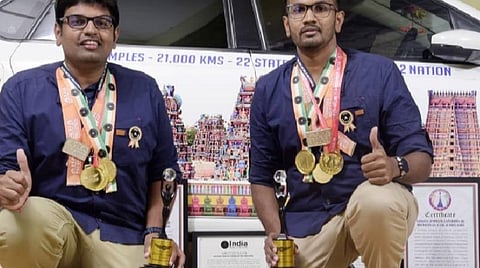 20,822 கி.மீ. ஆன்மிக சுற்றுப் பயணம்: 8 சாதனை புத்தகங்களில் இடம் பிடித்த காரைக்குடி சகோதரர்கள்
