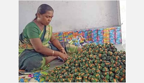 தடையால் ரூ.1000 கோடி பட்டாசுகள் தேக்கம்: கடும் சரிவை சந்தித்த பட்டாசு தொழில்