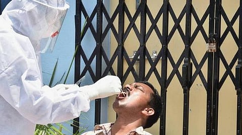 தீபாவளியின்போது கூட்ட நெரிசல் எதிரொலி; கரோனா பரிசோதனையை மேலும் அதிகரிக்க வேண்டும்: மாவட்ட ஆட்சியர்களுக்கு அறிவுறுத்தல்