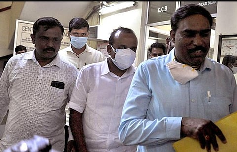 பெங்களூரு கலவர வழக்கில் தலைமறைவாக இருந்த முன்னாள் மேயர் கைது