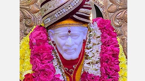 ’உங்கள் சுமைகளை என் தோளில் தாங்குகிறேன்’ என்கிறார் சாயிபாபா!