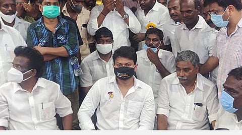 உதயநிதி ஸ்டாலின் திருக்குவளையில் கைது: தேர்தல் பிரச்சாரம் தொடங்கிய முதல் நாளிலேயே நடவடிக்கை