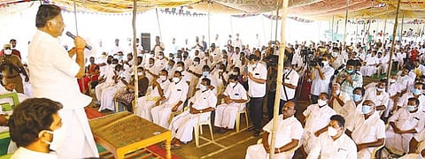 கைலாசபட்டியில் நடந்த அதிமுக ஆலோசனைக் கூட்டத்தில் பேசினார் துணை முதல்வர் ஓ.பன்னீர்செல்வம்.
