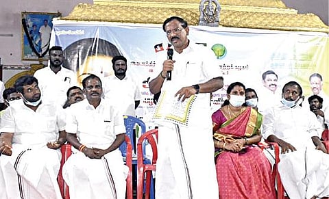 திருப்போரூரில் அதிமுகவின் வாக்குச்சாவடி நிலை முகவர்களுக்கான ஆலோசனைக் கூட்டத்தில் அமைச்சர் பாண்டியராஜன் பங்கேற்று பேசினார்.