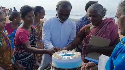 குமரி கடற்கரைப் பகுதிகளில் உலக மீனவர் தினம் கொண்டாட்டம்: கடல் அன்னைக்கு நன்றி தெரிவித்து மீனவர்கள் நெகிழ்ச்சி