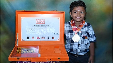 நிறுவனங்களின் லோகோக்களை வேகமாக அடையாளம் காட்டும் சிறுவன்: ஏசியா புக் ஆஃப் ரெக்கார்டில் சாதனை