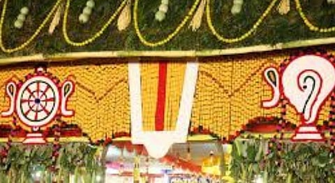 சைவத்திலும் சங்கு; வைணவத்திலும் சங்கு! சிவனாருக்கு சங்காபிஷேகம்; விஷ்ணுவுக்கு பாஞ்சஜன்யம்!