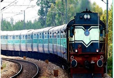நிவர் புயல் முன்னெச்சரிக்கை: டெல்டா பகுதியில் ரயில்கள் ரத்து