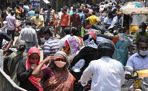 காளையார்கோவில் அருகே மாவட்ட ஆட்சியர் காரை மறித்து புகார் தெரிவித்த கிராமமக்கள்