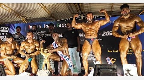 கோவையில் நடைபெற்ற ஆணழகன் போட்டியில் உடற்கட்டுத்திறனை வெளிப்படுத்திய வீரர்கள்.