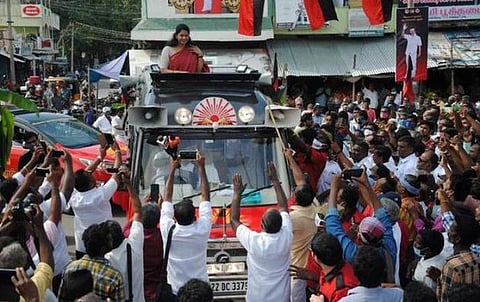 கனிமொழி கூட்டத்தில் ‘வெற்றிவேல், வீரவேல்' முழக்கம்