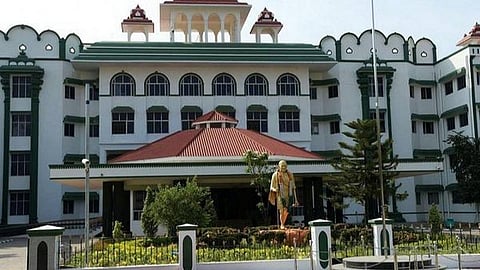 பொதிகை தொலைக்காட்சியில் சமஸ்கிருத செய்தி அரசாணையை ரத்து செய்யக்கோரி உயர் நீதிமன்றத்தில் முறையீடு: மனு தாக்கல் செய்தால் விசாரிப்பதாக நீதிபதிகள் அறிவிப்பு