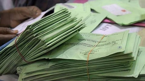 தமிழகம் உள்ளிட்ட 5 மாநில சட்டப்பேரவைத் தேர்தலில் வெளிநாடுவாழ் இந்தியர்களுக்கு தபால் வாக்குரிமை: மத்திய அரசுக்கு தேர்தல் ஆணையம் பரிந்துரை