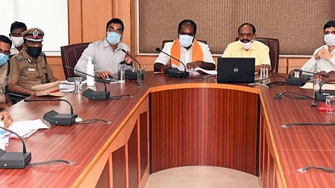5 தென்மாவட்டங்களில் 490 நிவாரண மையங்களில் 1.92 லட்சம் பேரை தங்க வைக்க ஏற்பாடு: வருவாய்த் துறை அமைச்சர் ஆர்.பி.உதயகுமார் தகவல்