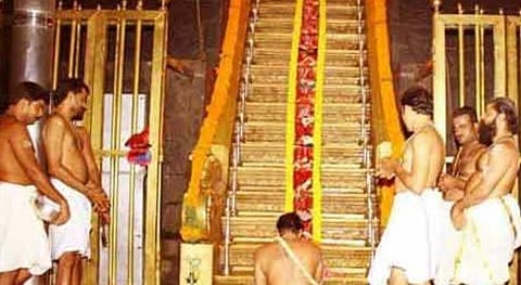 சபரிமலை... பதினெட்டு படி... பதினெட்டு தெய்வங்கள்... பதினெட்டு ஆயுதங்கள்!
