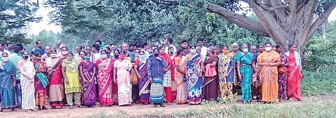 சேவூர் அருகே தொழில் பூங்கா அமைக்க இழப்பீட்டுத் தொகையை உயர்த்தினாலும் நிலங்களை வழங்க விவசாயிகள் தயாராக இல்லை: திட்டத்தை கைவிட அரசுக்கு அத்திக்கடவு - அவிநாசி திட்டக் குழு வேண்டுகோள்