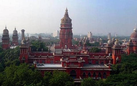 குட்கா விவகாரத்தில் உரிமைக் குழு நோட்டீஸை எதிர்த்து திமுக தொடர்ந்த வழக்கில் தீர்ப்பு தள்ளிவைப்பு