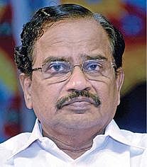 ரஜினியின் ஆன்மிக அரசியலுக்கும், மத அரசியலுக்கும் தொடர்பு இல்லை: அனைவரையும் அரவணைத்துச் செல்வார் என்று தமிழருவி மணியன் திட்டவட்டம்