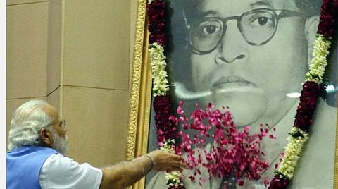 அம்பேத்கர் கண்ட கனவுகளை நிறைவேற்ற கடமைப்பட்டுள்ளோம்:  நினைவுதினத்தில் மோடி அஞ்சலி