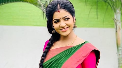 சித்ரா தற்கொலை; மர்மம் இருப்பதாக தந்தை புகார்: நடந்தது என்ன?
