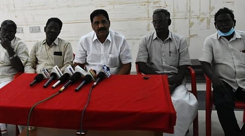 புதுச்சேரியில் செய்தியாளர்களைச் சந்தித்த இடதுசாரிக் கட்சியினர்.