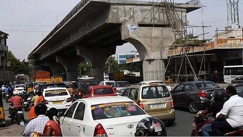மதுரை ஆட்சியர் அலுவலகம் சந்திப்பு முதல் மேலமடை வழியாக கோமதிபுரம் வரை 2 கி.மீ., பறக்கும் பாலம்: ரூ.300 கோடியில் பிரம்மாண்டமாக அமைக்க ஆய்வு